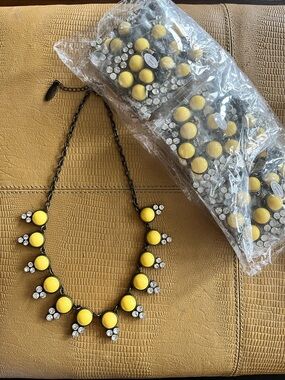 Set of 12 Yellow Cabochon Statement Necklace with Sparkling Accents
